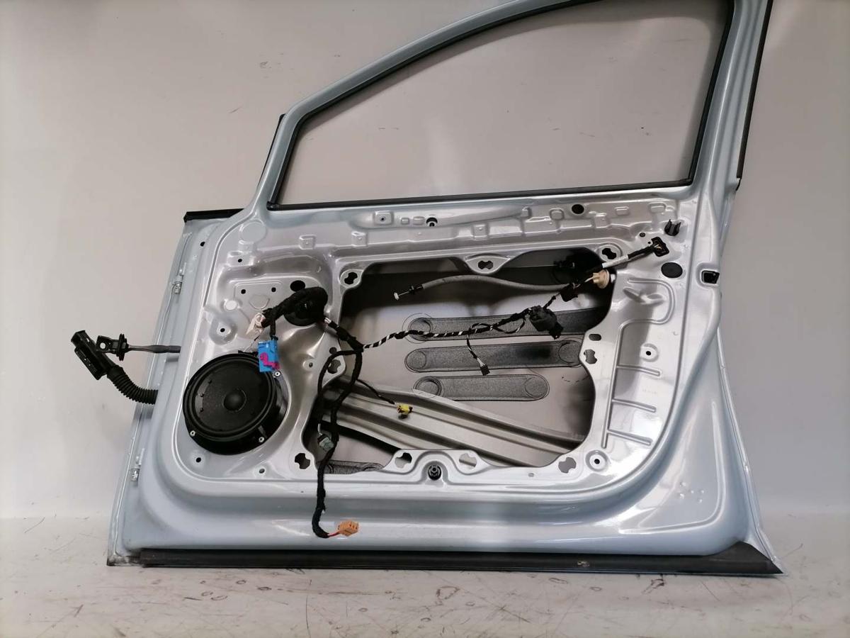 VW Golf 8 original Tür vorn rechts LV5L Christal Ice Blue 5-Türer Rohbau Bj.2024